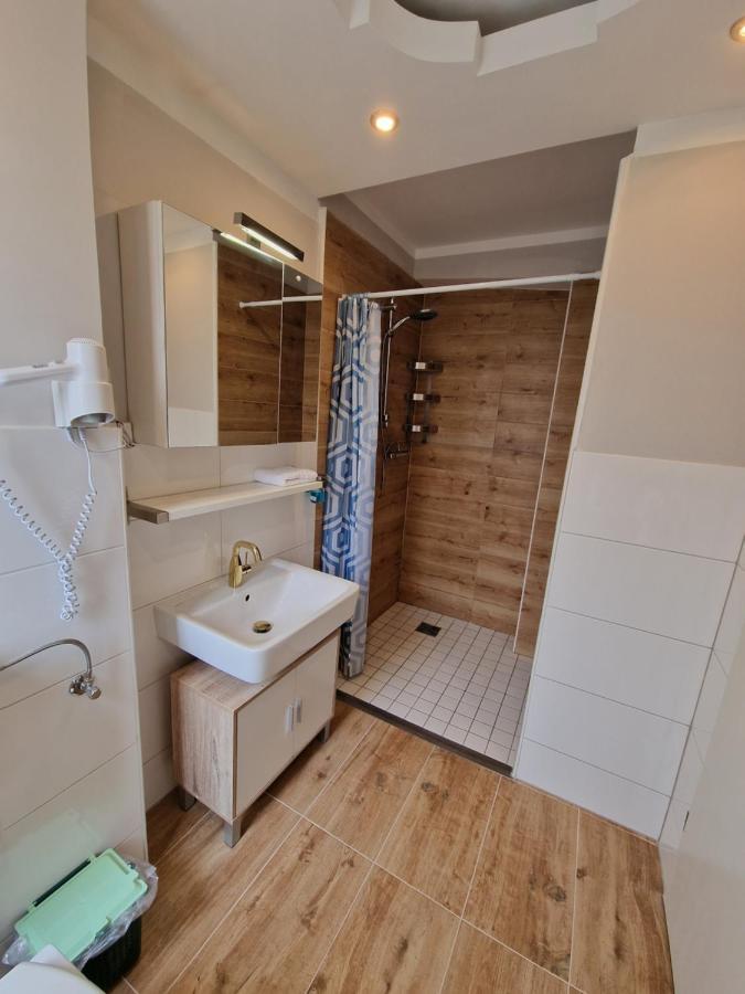 Hotel Kenny & Henry Cuxhaven Esterno foto