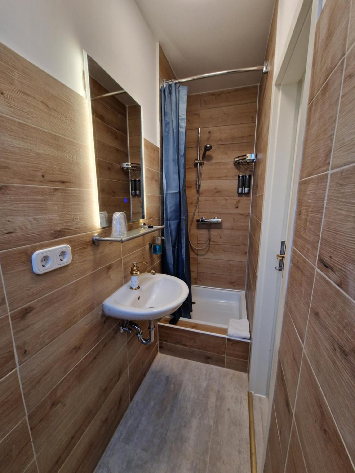 Hotel Kenny & Henry Cuxhaven Esterno foto
